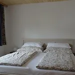 Karin Humer * 巴德伊舍