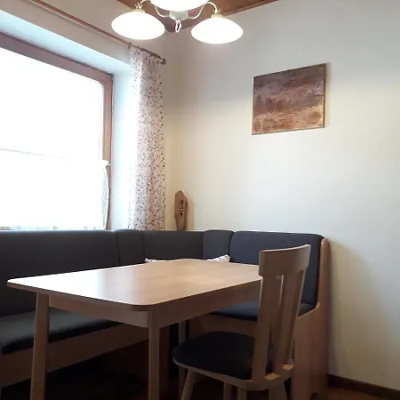 Karin Humer Apartman *
