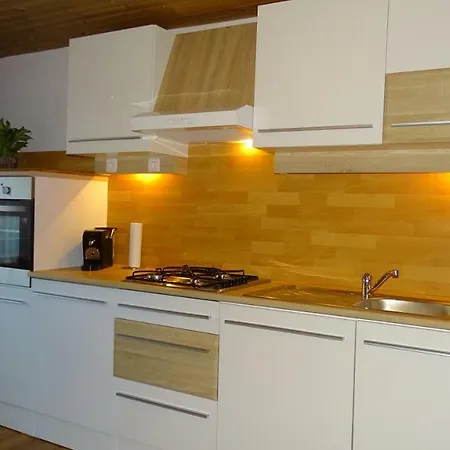 Karin Humer Apartman *